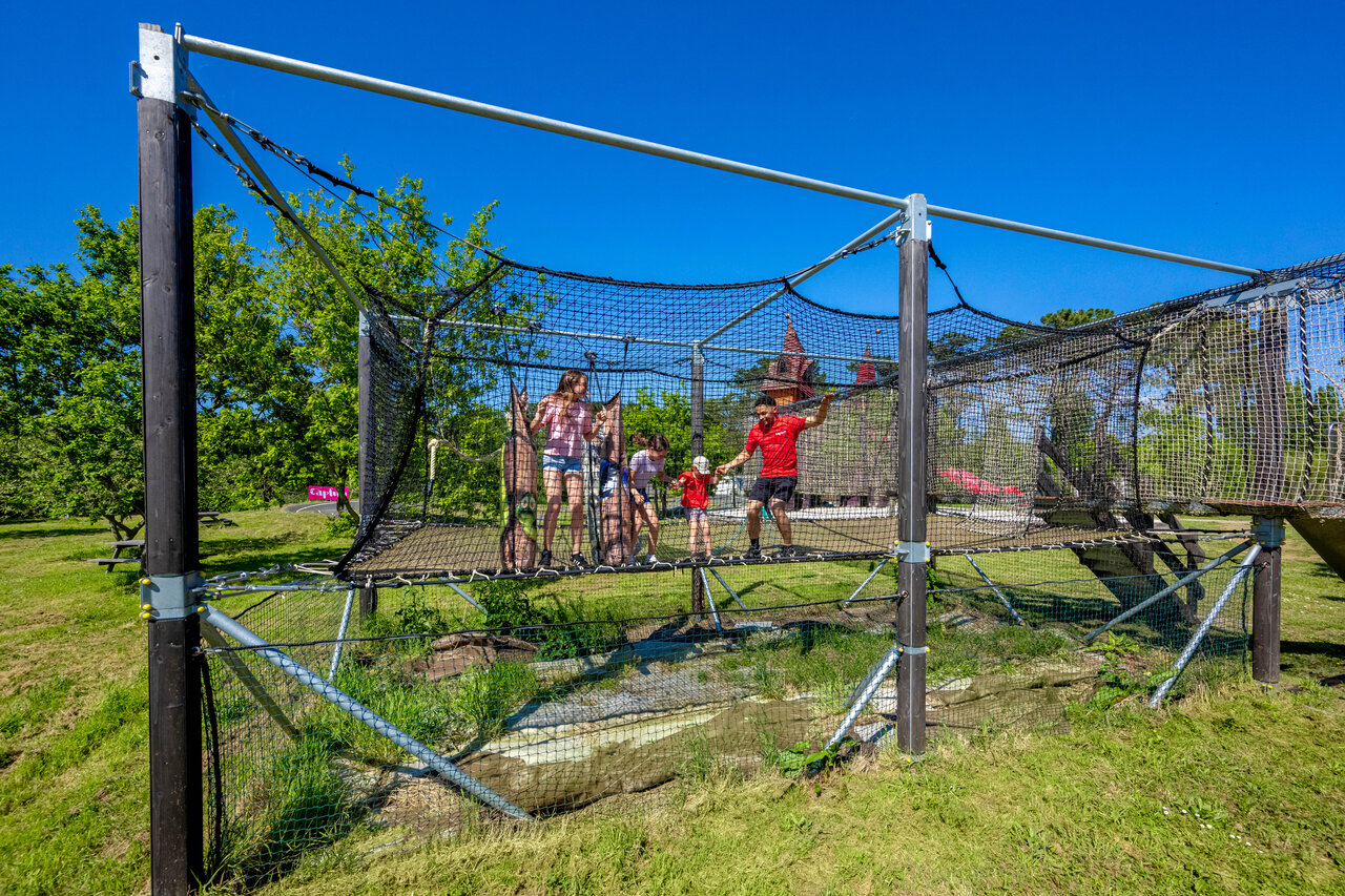 Parcours aventure en filet pour famille au camping CAPFUN Grand Large � FOUESNANT.