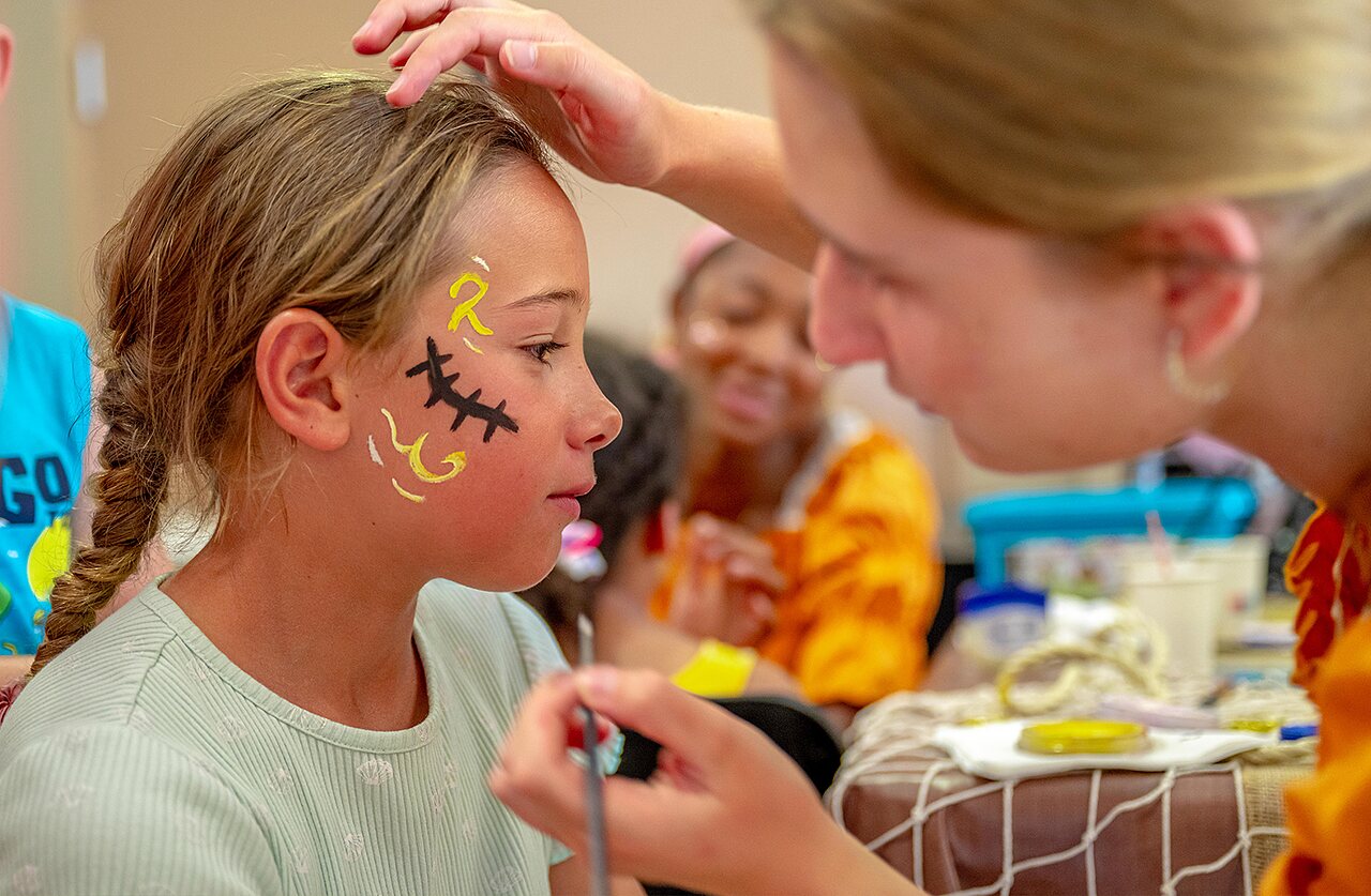 Enfant maquill�e, animation camping VAGUES OCEANES Grosses Pierres � Saint-Georges-d'Ol�ron (17).