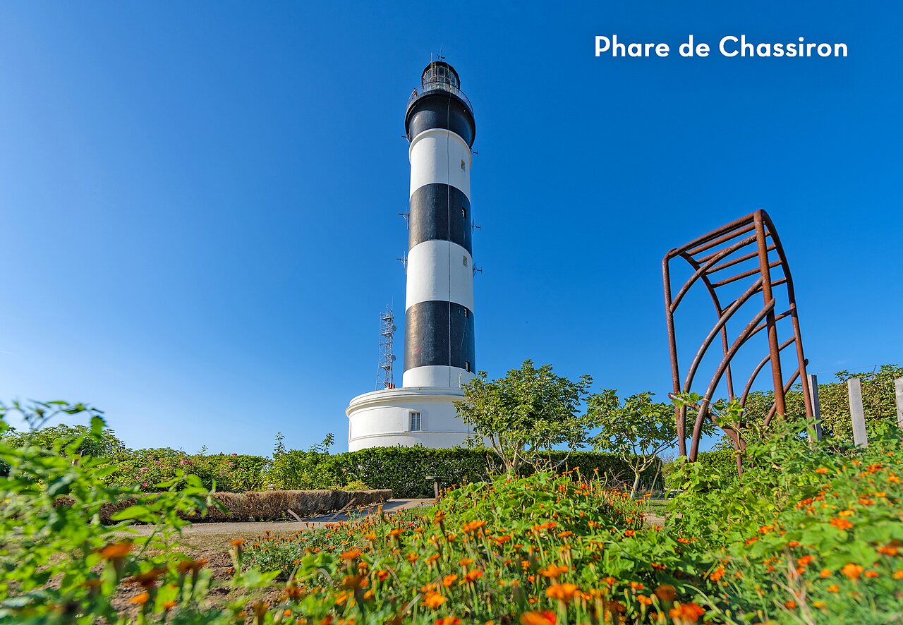 Phare de Chassiron, monument embl�matique � visiter sur l'�le d'Ol�ron.