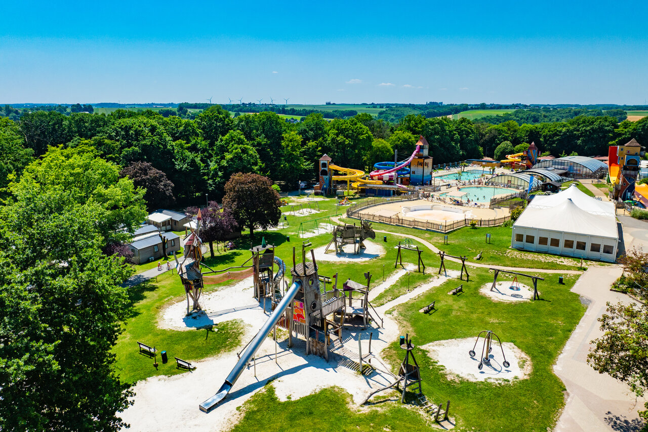 Parc aquatique, aire de jeux et h�bergements au camping CAPFUN Hirondelle � Oteppe.