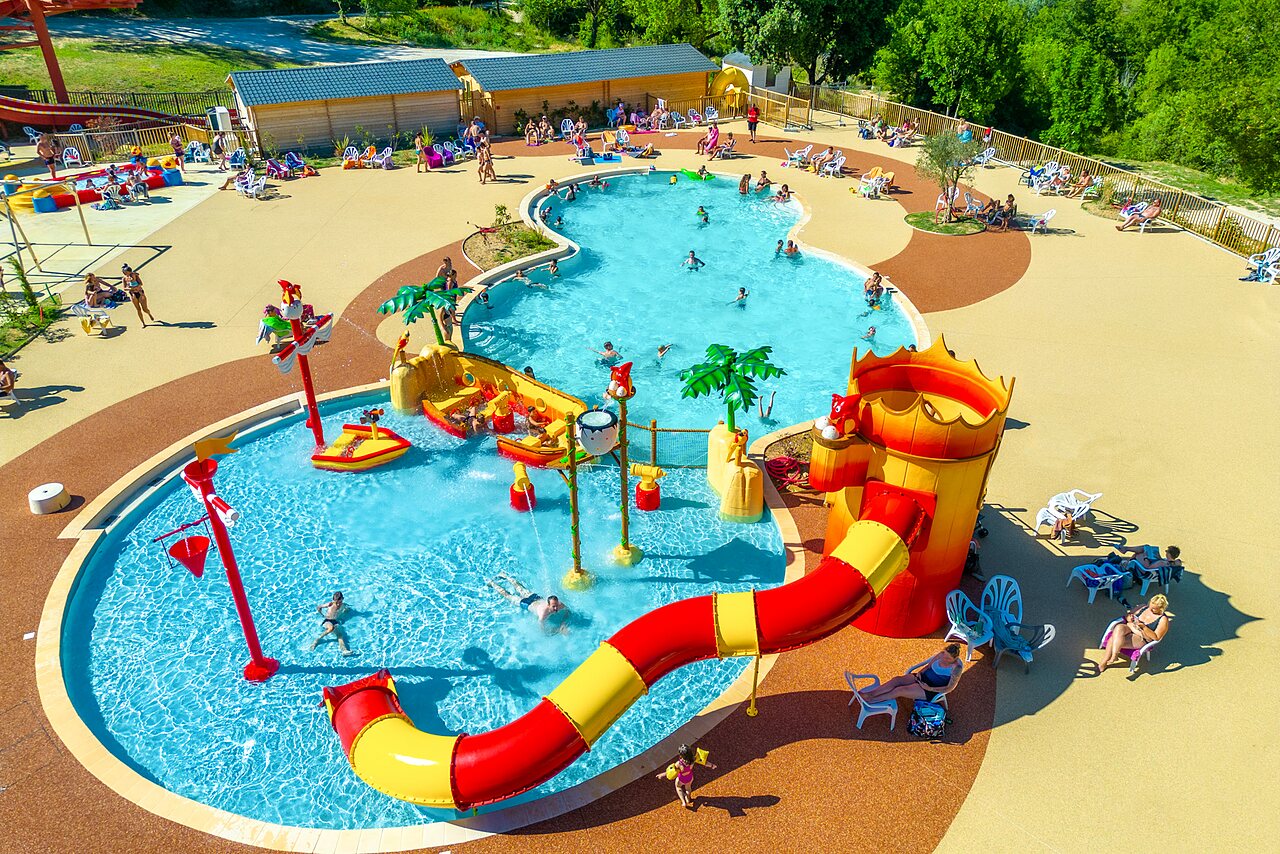 Parc aquatique, toboggan g�ant, jeux d'eau, piscines au camping CAPFUN Imbours (07).