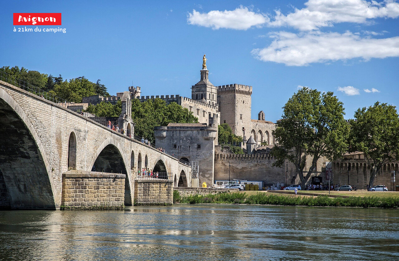 Pont d'Avignon et Palais des Papes, monuments historiques � visiter en Provence.