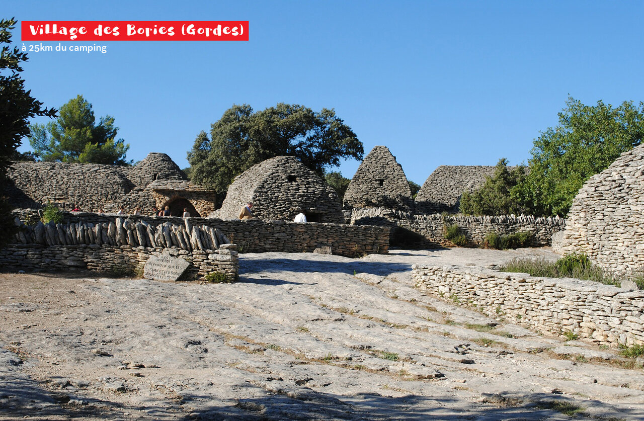 Village des Bories, site historique en pierre s�che pr�s de Gordes, Provence.