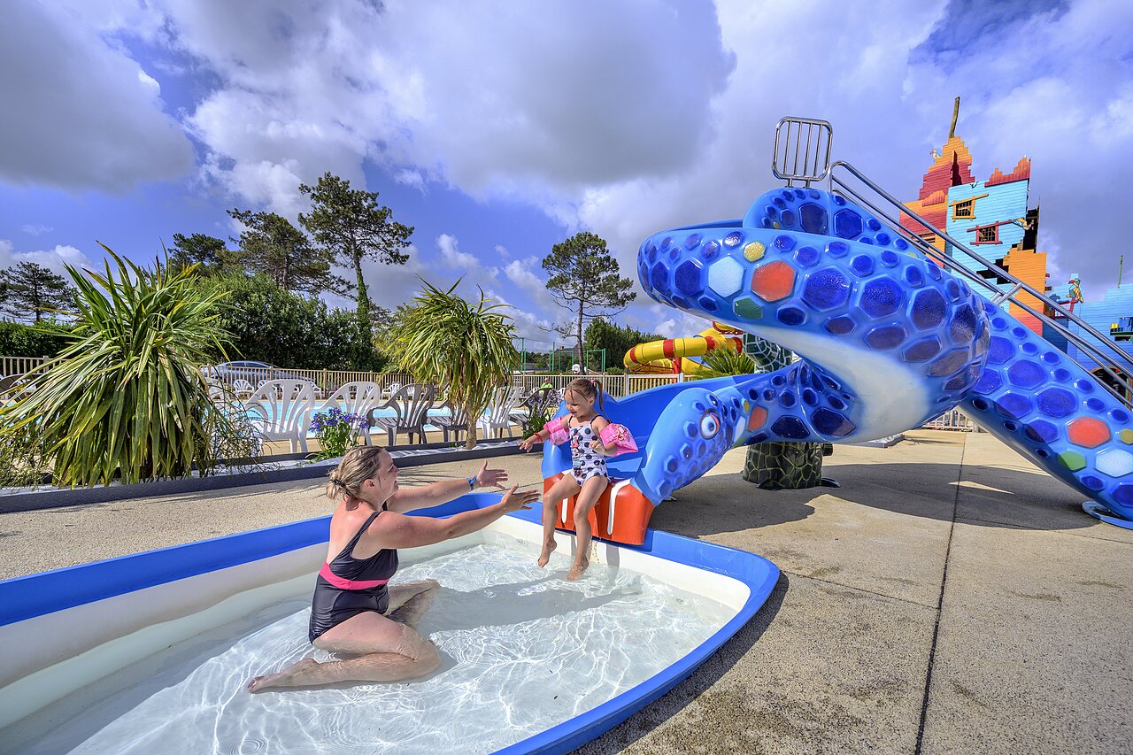 Toboggan tortue et pataugeoire enfants au camping CAPFUN Joncal � Grandcamp - Maisy (14).