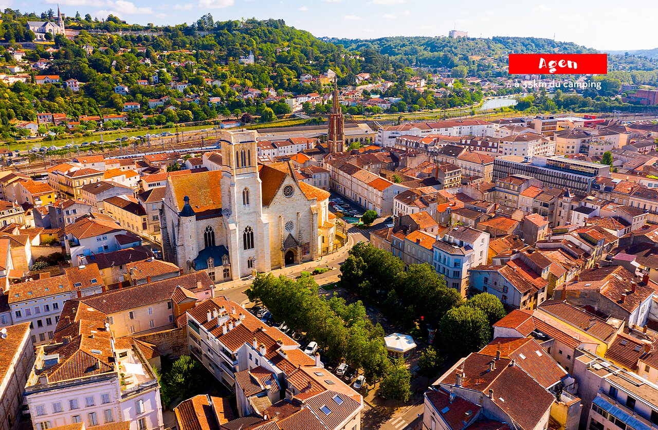 Ville d'Agen et sa cath�drale Saint-Caprais, lieu � visiter en Lot-et-Garonne.