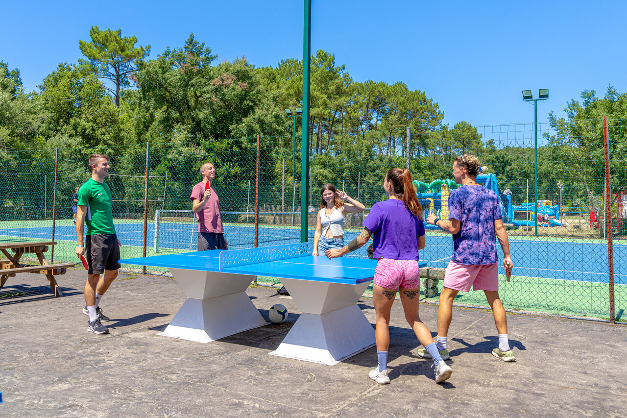 Tennis de table ext�rieur au camping CAPFUN Landisland � Moliets-et-Maa (40).