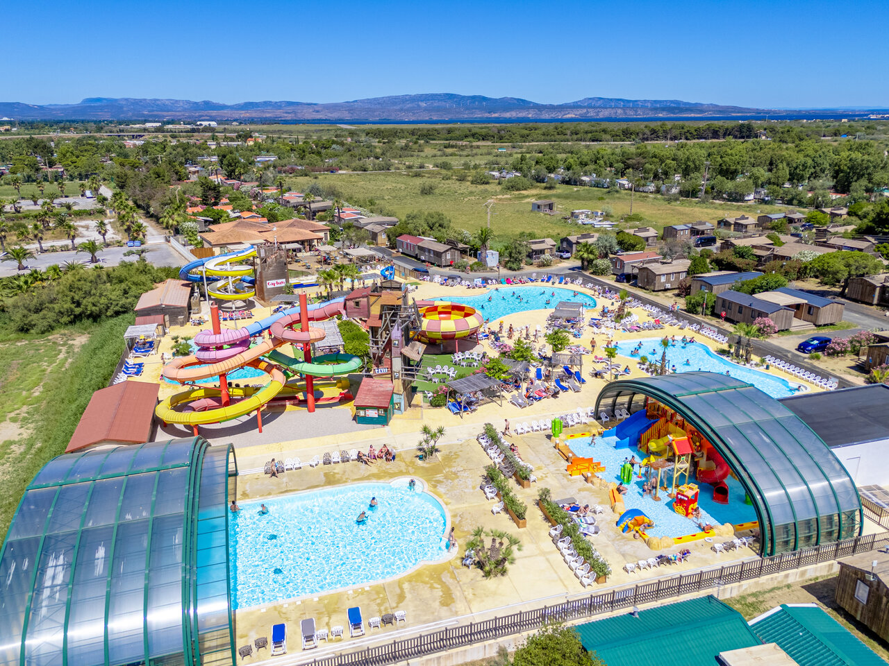 Grand parc aquatique au camping CAPFUN Las Bousigues � Le Barcar�s (66).