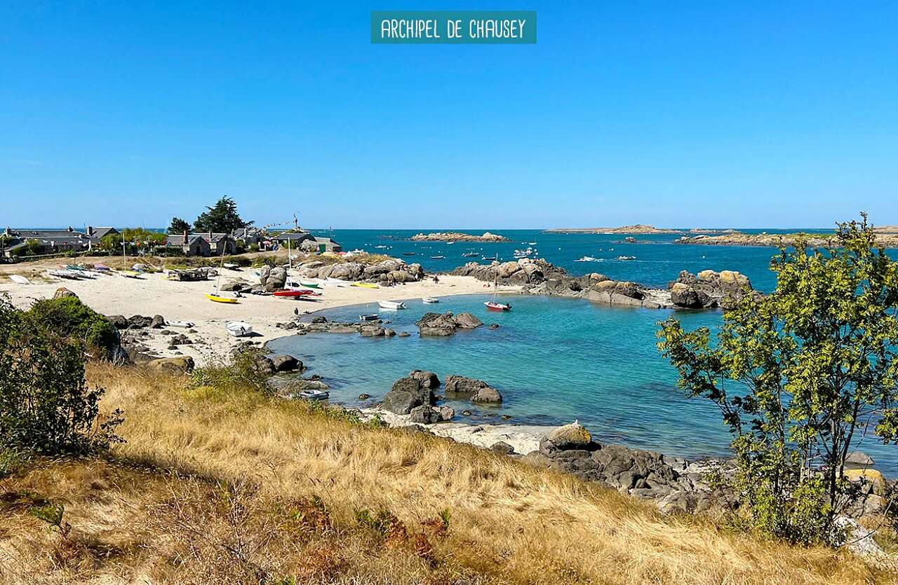 Archipel de Chausey, plages de sable fin et eaux turquoise pr�s de Hudimesnil.