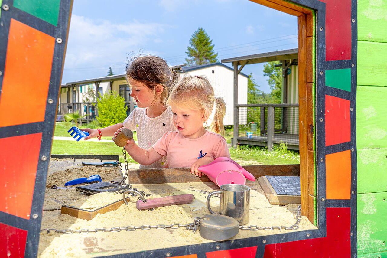 Bac � sable enfants au camping VAGUES OCEANES Les Iles � Hudimesnil (50).