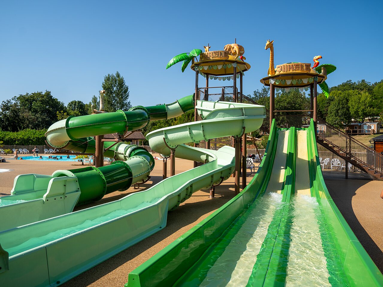 Toboggans aquatiques, piscine au camping CLICOCHIC Les Secrets de Padirac � Padirac (46).