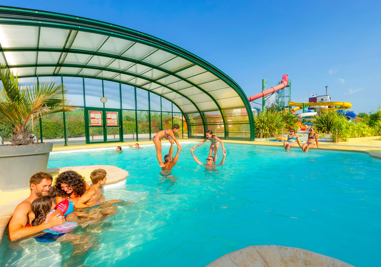 Piscine couverte, toboggans aquatiques et familles au camping CAPFUN Lila � LINXE (40).