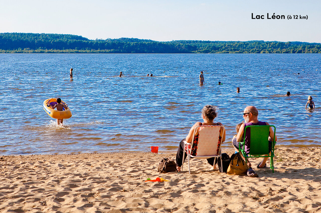 Baignade et d�tente sur la plage du Lac L�on, un lieu � visiter.