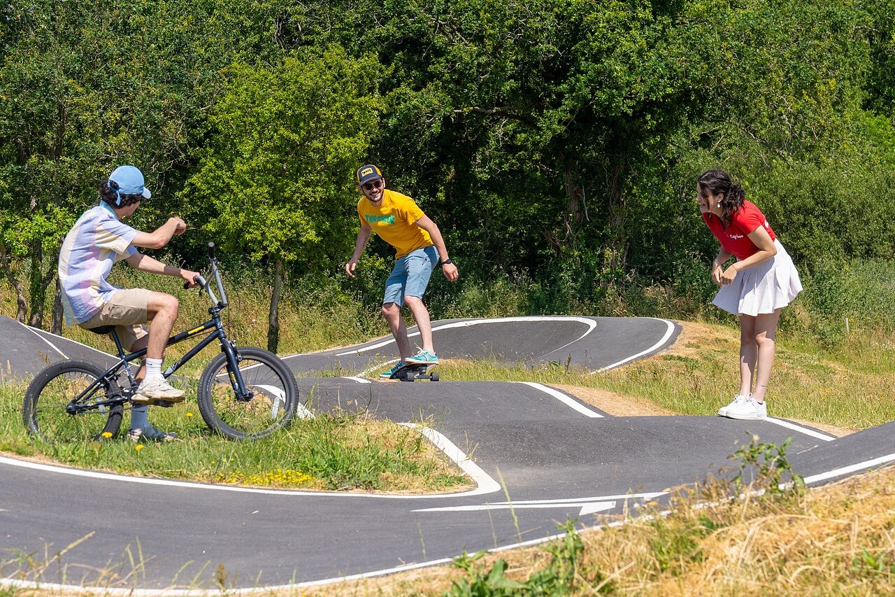 Pump track, BMX et skateboard au camping CAPFUN Lodge � SARZEAU (56).