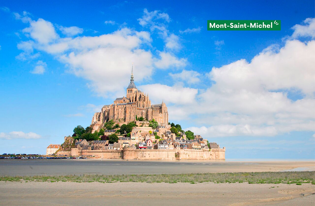 Mont-Saint-Michel, abbaye m�di�vale et village historique, lieu � visiter pr�s du camping.