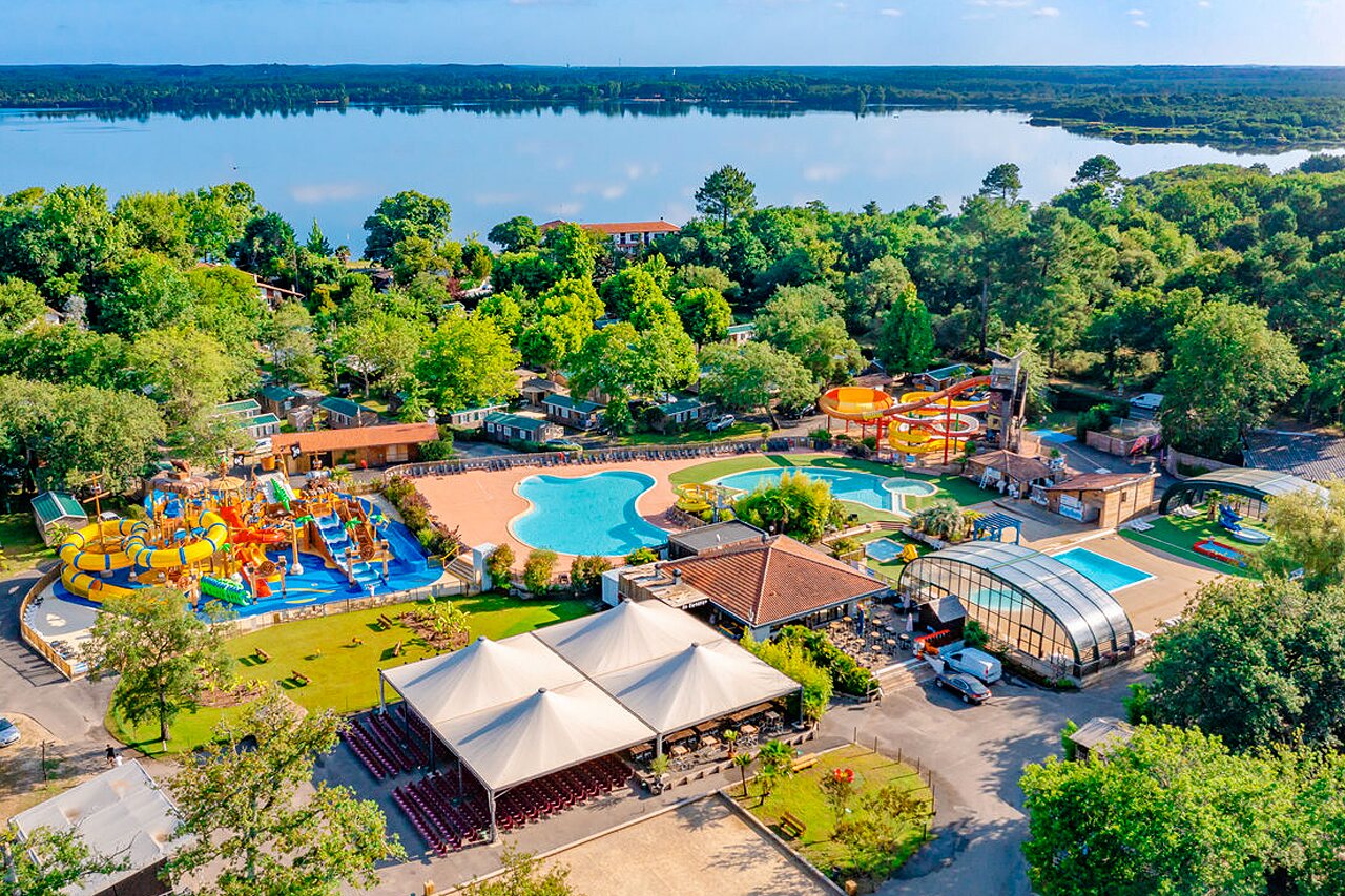 Complexe aquatique, piscines ext�rieures, toboggans et Mobil-homes au camping CAPFUN Lou Puntaou � LEON (40).