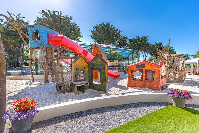 Jeu Carabouille - Aire de jeux enfants, toboggan, structures bois au CAPFUN Madrague PORNIC (44).