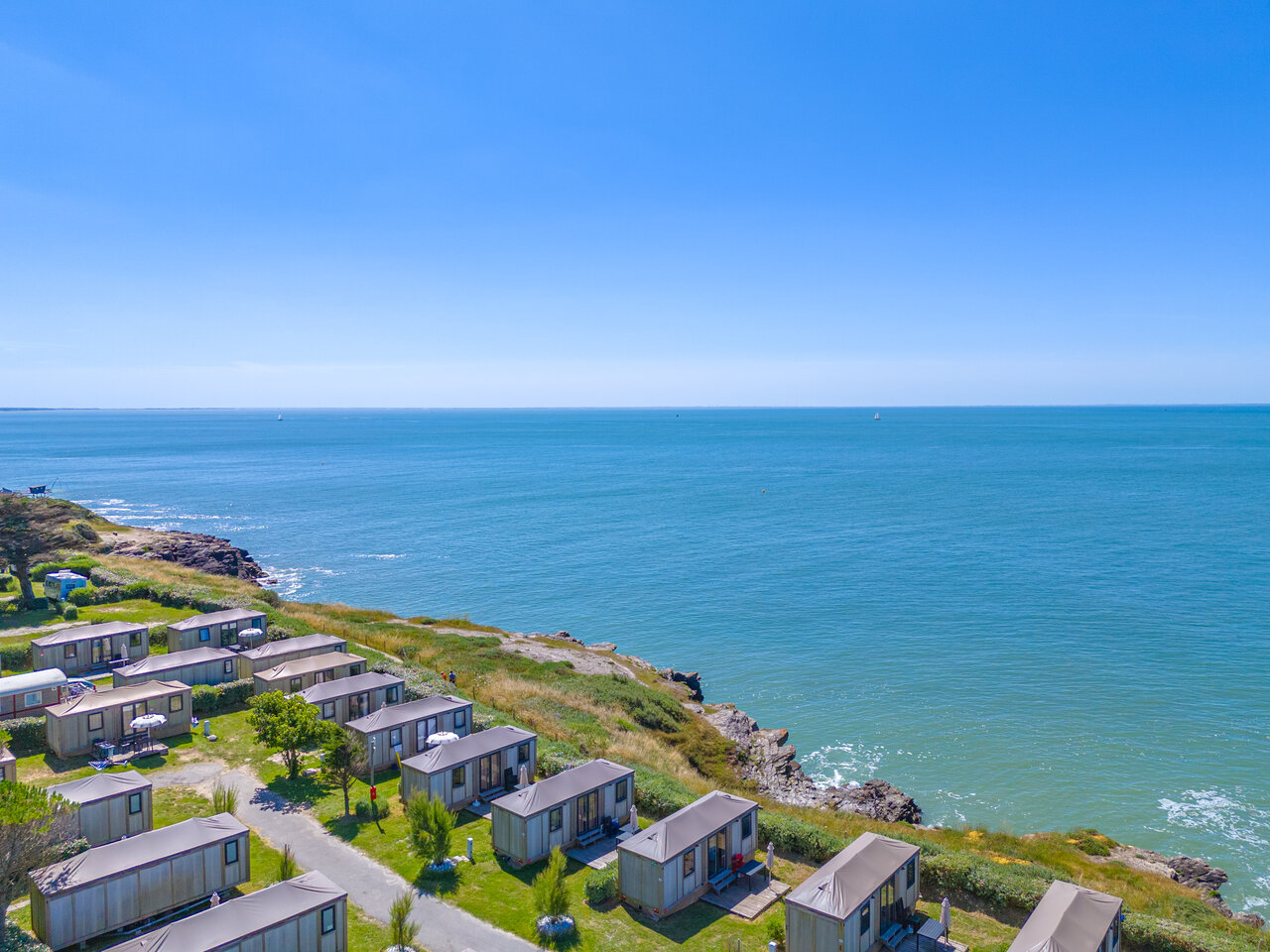 Mobil-homes modernes en bord de mer, vue panoramique, camping CAPFUN Madrague � PORNIC (44).