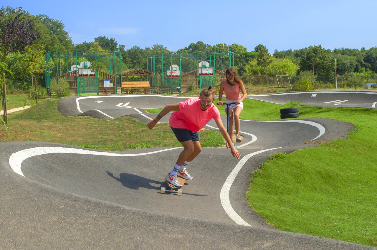 Pump track, skateboard, trottinette au camping CAPFUN Mael � ARGELES SUR MER (66).