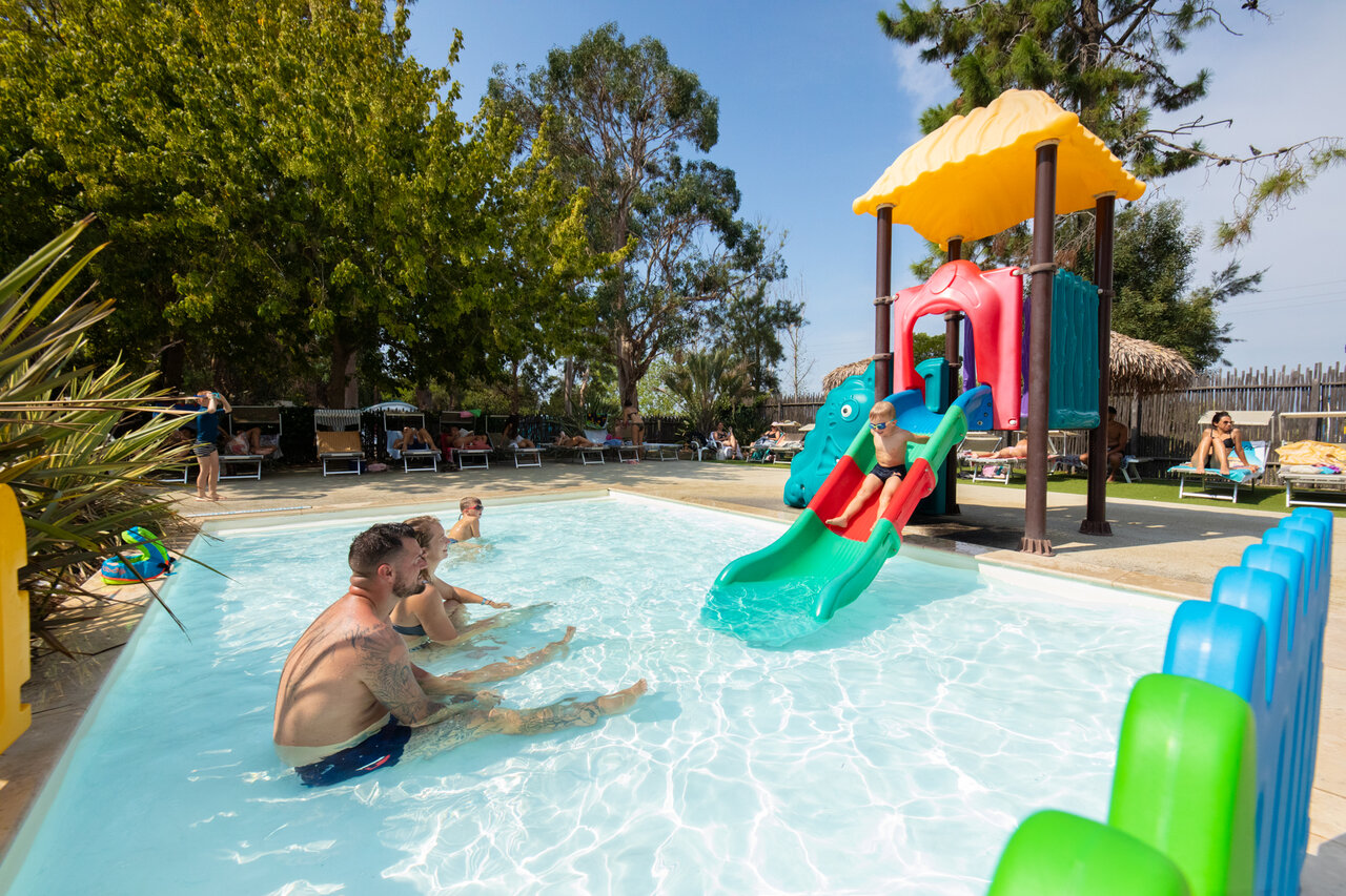 Toboggan aquatique et piscine familiale au camping CAPFUN Marina d'Al�ria � Aleria (20).