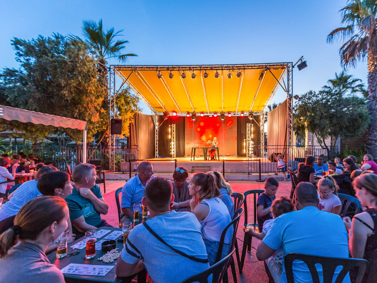 Spectacle d'animation en soir�e au camping CAPFUN Mer et Soleil � Cap d'Agde.