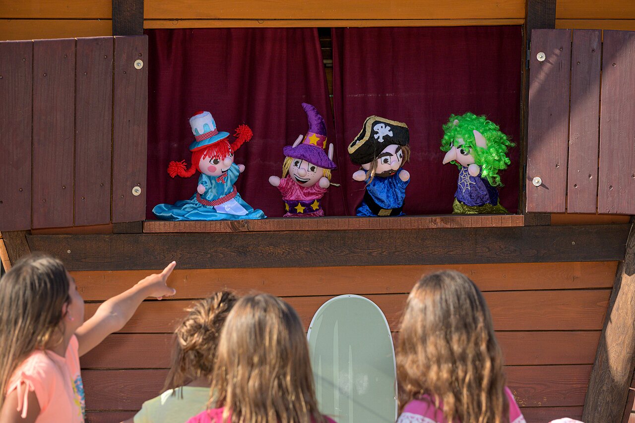 Spectacle de marionnettes pour enfants au camping CAPFUN Mirabelle � VOLSTROFF (57).