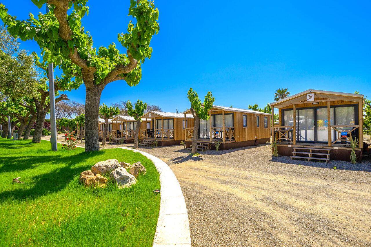 Mobil-homes en bois avec terrasses ombrag�es au camping CAPFUN Mirmanda � Cambrils - Vinyols i els Arcs (43).