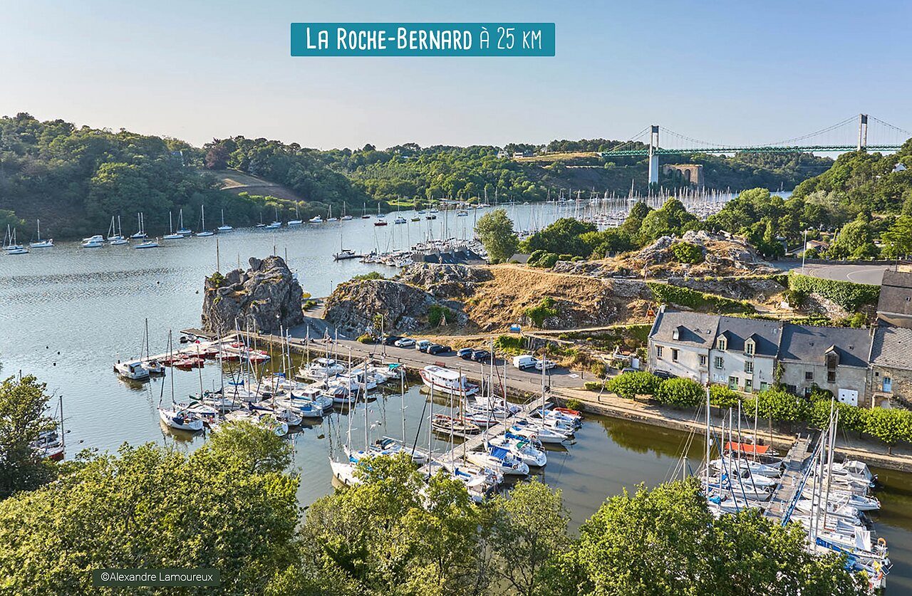 Port de plaisance anim� de La Roche-Bernard, charmante ville de caract�re en Bretagne.