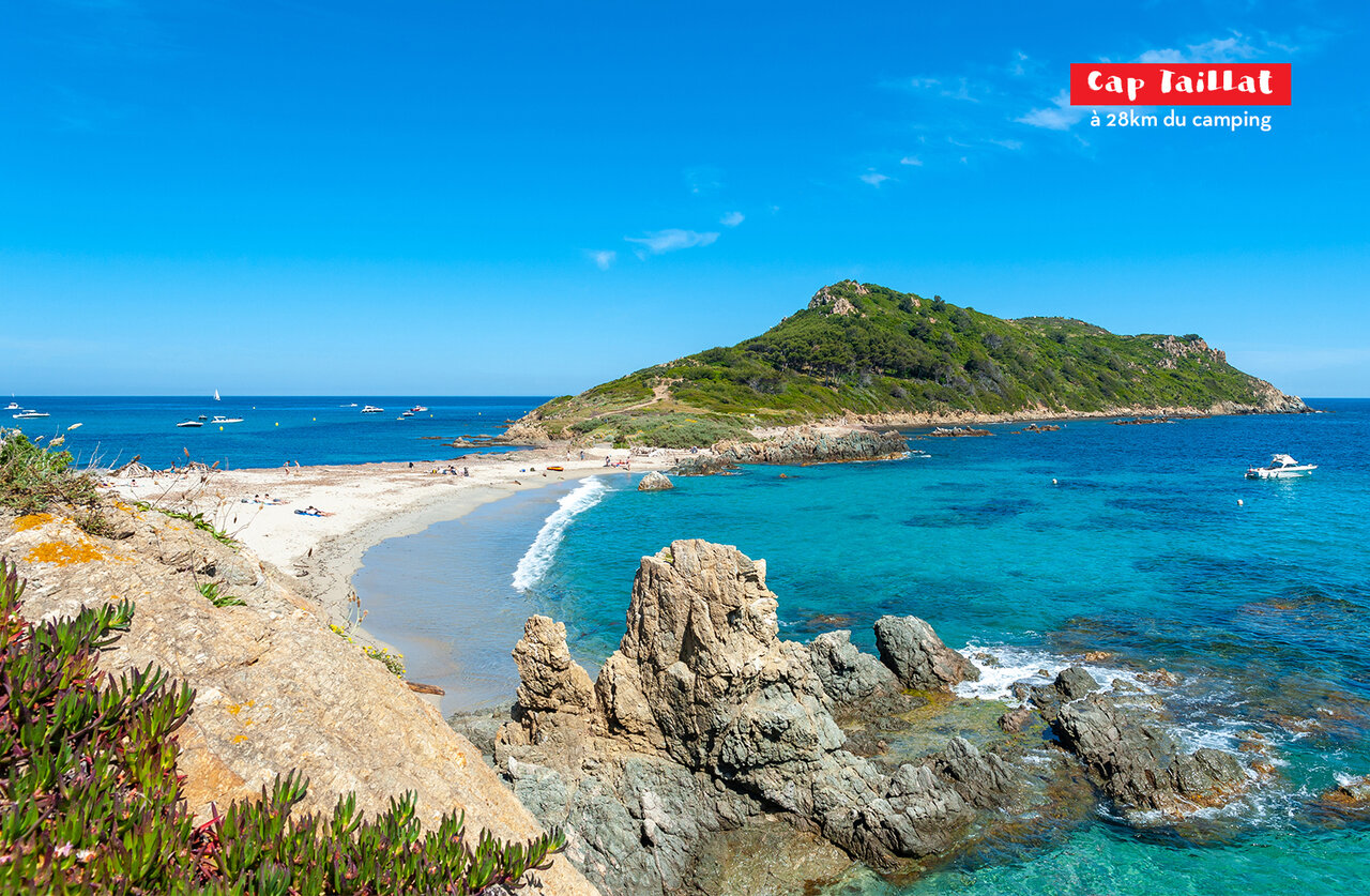 Cap Taillat, magnifique plage et c�te rocheuse pr�s de Saint-Tropez, Var.