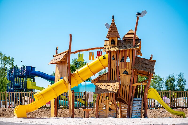 Carabouille playground - Slides and children's play area at CAPFUN Pachy campsite in FOSSES LA VILLE.