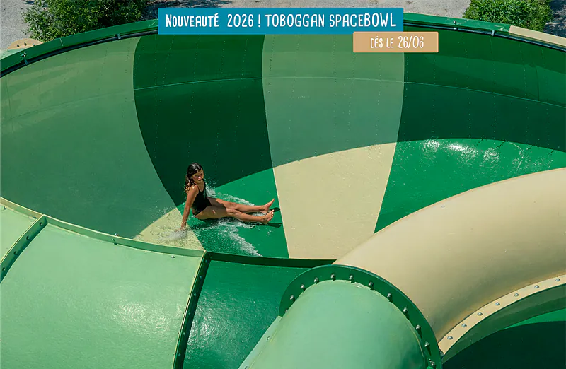 Toboggan Spacebowl, nouveaut�, jeune fille au camping VAGUES OCEANES Paille Basse.
