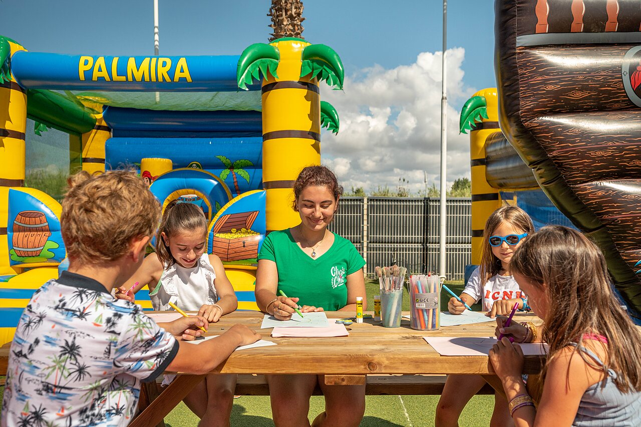 Animation enfants et jeux gonflables au camping CLICOCHIC Palmira Beach � Vendres-Plage (34).