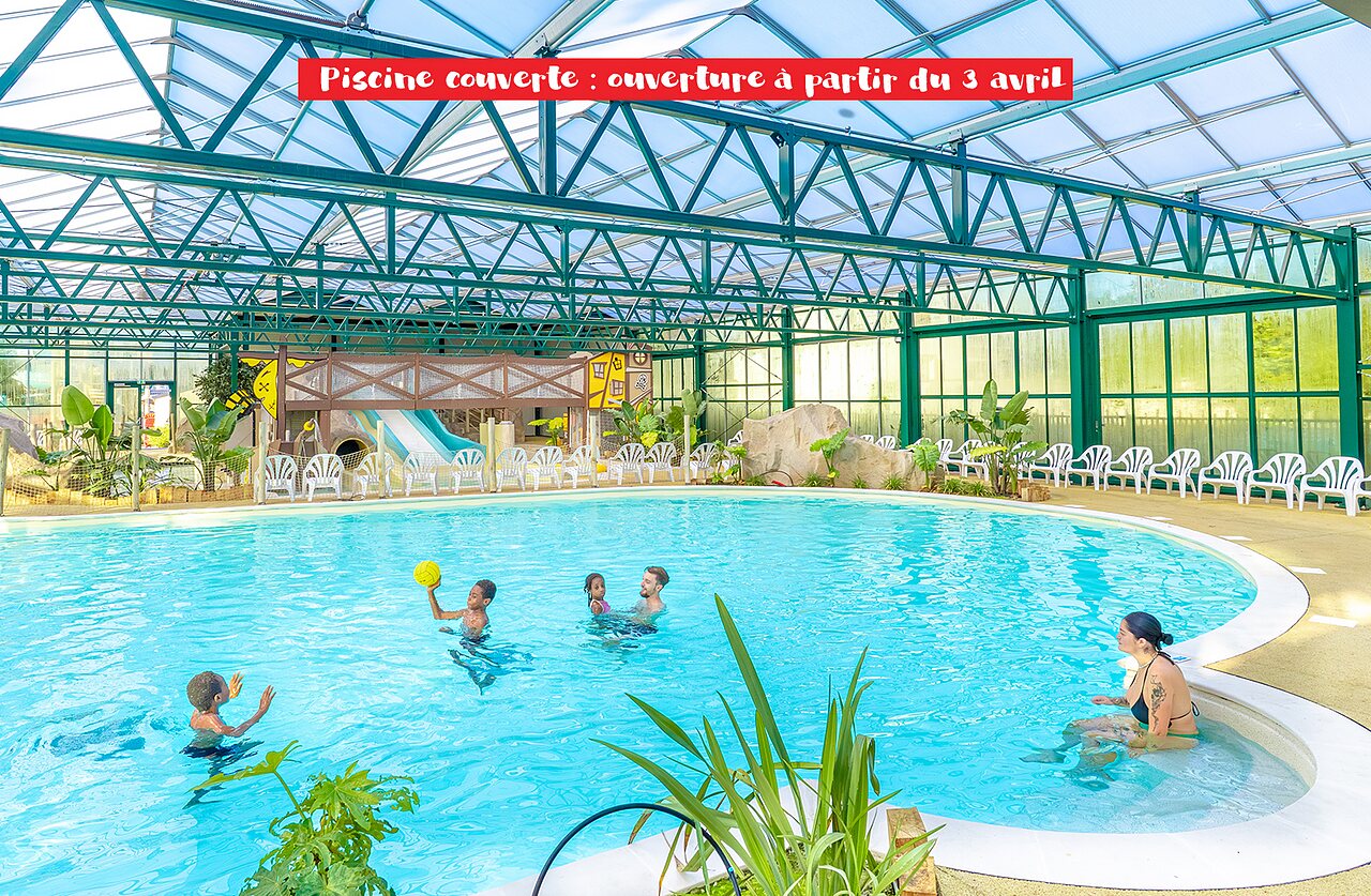Piscine couverte, toboggan, jeux aquatiques CAPFUN Parc de Paris Villevaud� (77).