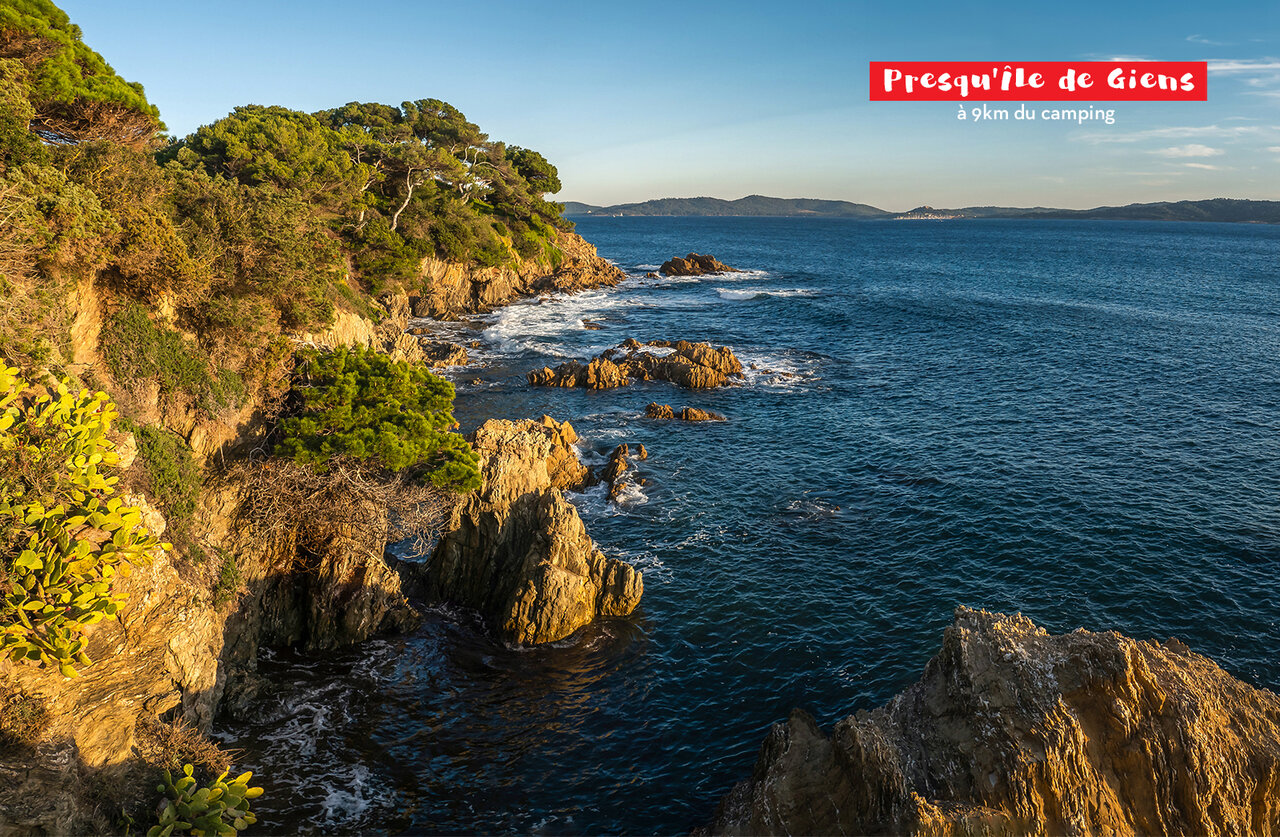 Presqu'�le de Giens, rotsachtige mediterrane kust te bezoeken nabij Hy�res les Palmiers.