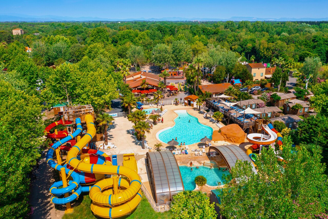 Toboggans aquatiques g�ants et piscines ext�rieures au camping CAPFUN Paris Roussillon � ARGELES SUR MER (66).