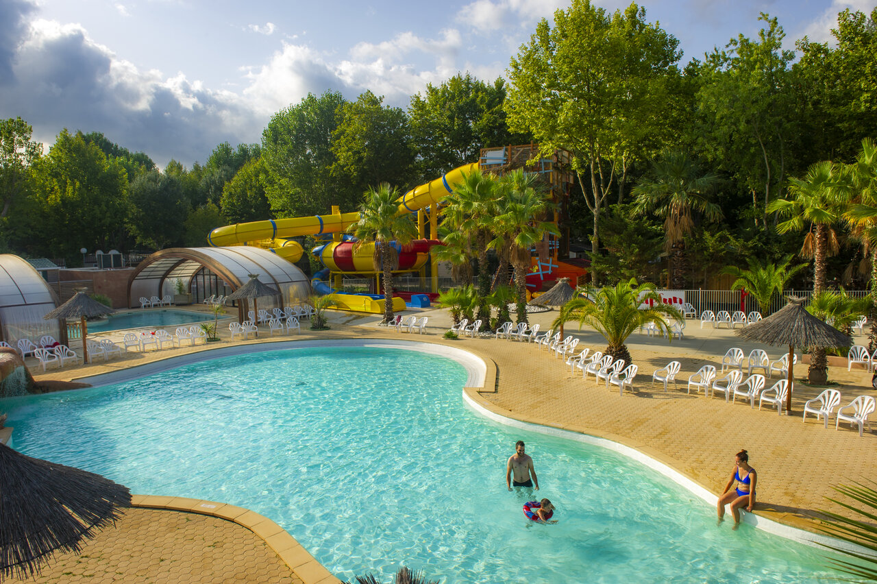 Piscine ext�rieure, toboggans aquatiques au camping CAPFUN Paris Roussillon � ARGELES SUR MER (66).