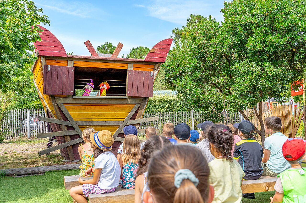 Spectacle de marionnettes pour enfants au camping CAPFUN Pin�da � CAZAUX (33).