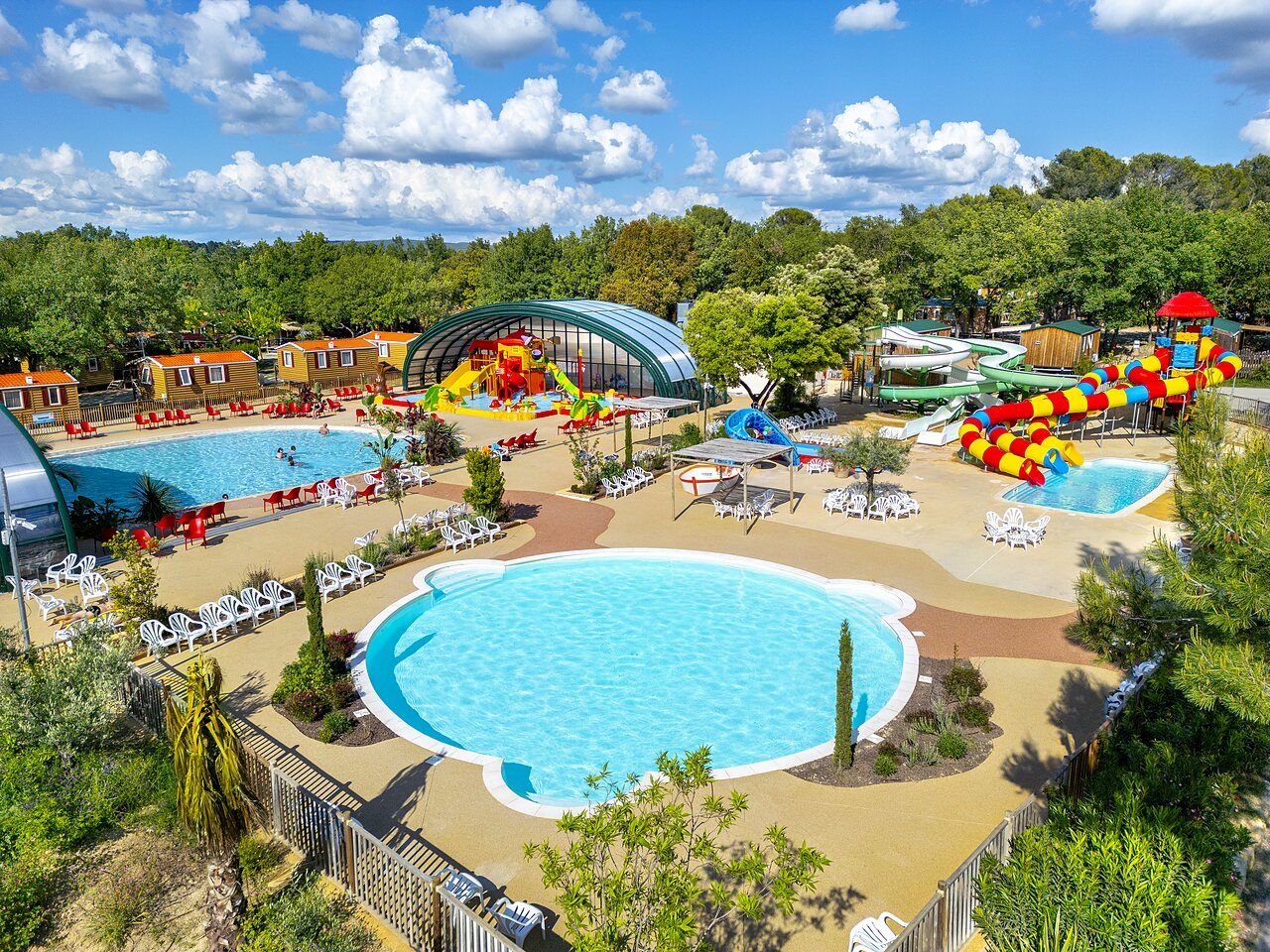 Parc aquatique, toboggans et piscines au camping CAPFUN Pin�des du Luberon � PERTUIS (84).