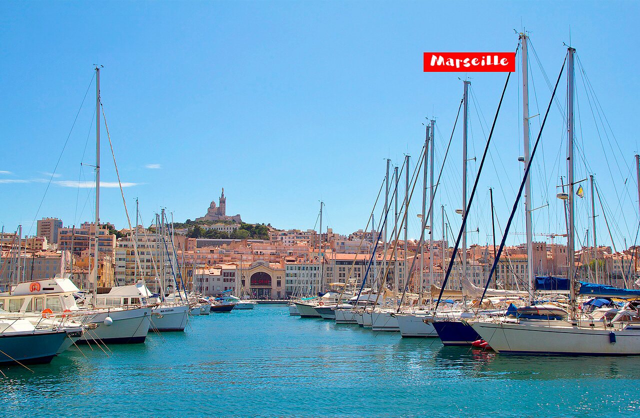 Vieux-Port de Marseille, voiliers et Notre-Dame de la Garde, Provence-Alpes-C�te d'Azur.