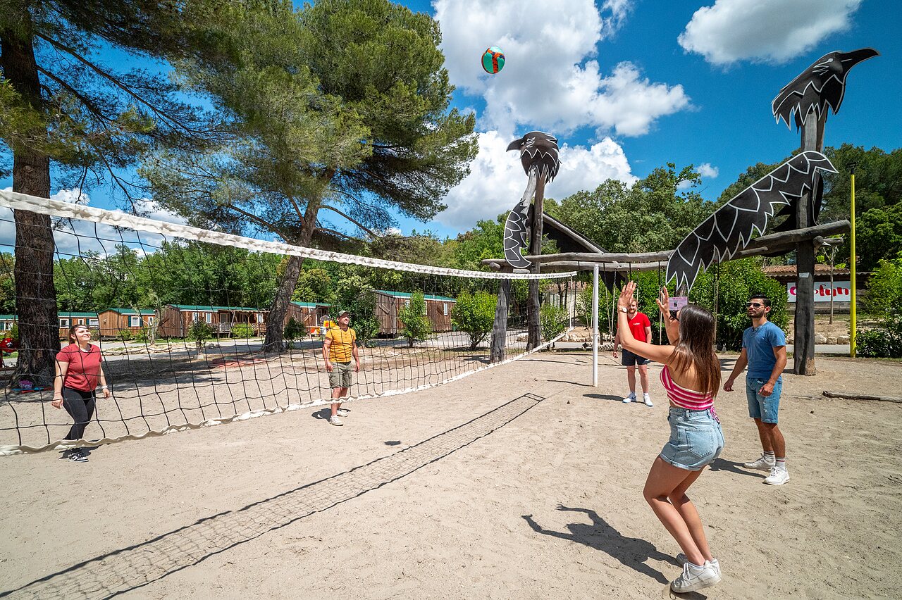 Volleyball, Mobil-homes, camping CAPFUN Pin�des du Luberon � PERTUIS (84).