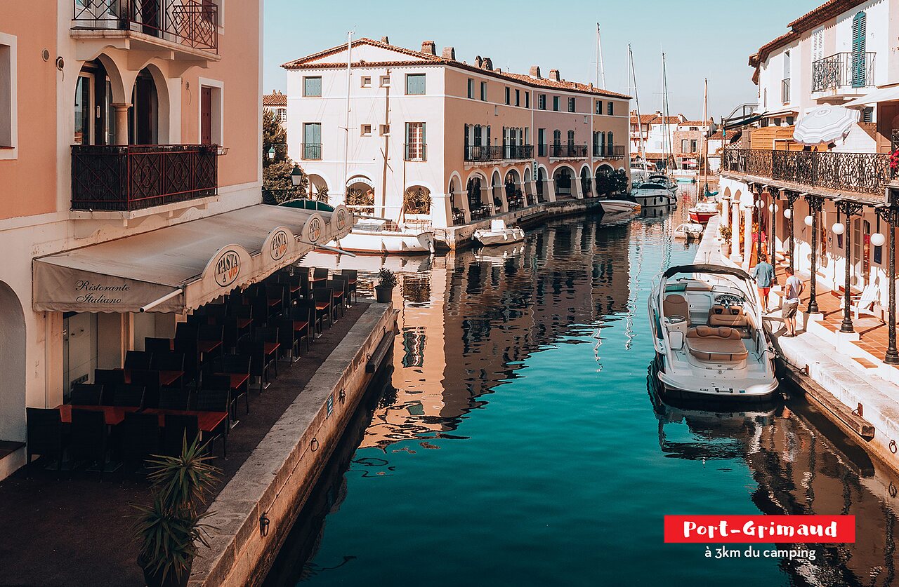 Port-Grimaud, la Venise proven�ale, avec ses canaux et bateaux, � visiter.