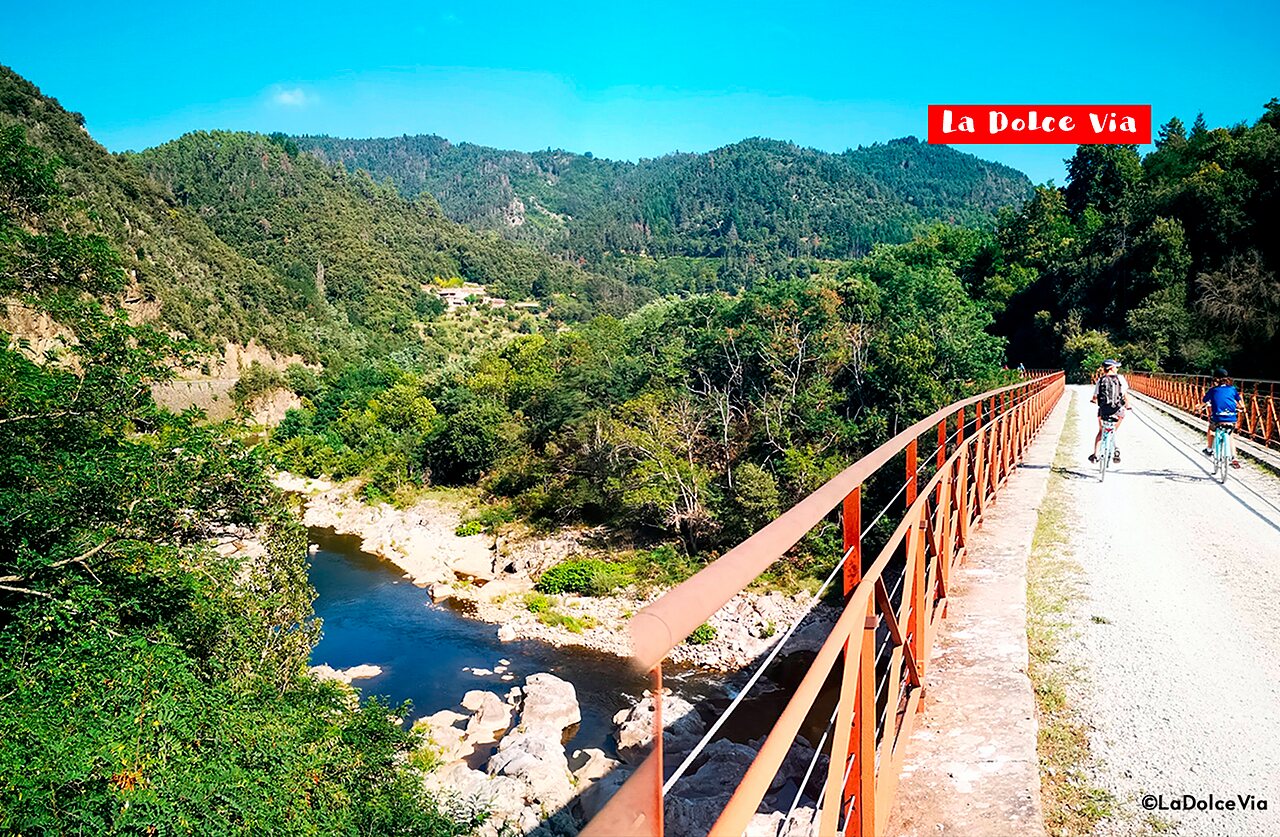 Piste cyclable La Dolce Via en Ard�che, lieu � visiter pr�s du camping.