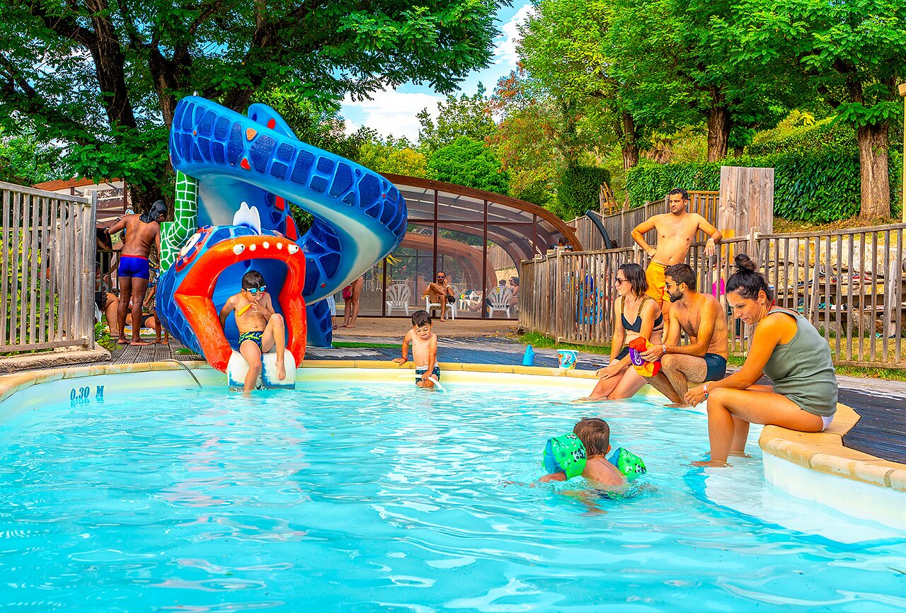 Piscine ext�rieure, toboggan aquatique, familles au CAPFUN Plantas SAINT VINCENT DE DURFORT (07).