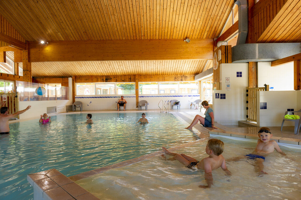 Piscine int�rieure chauff�e, familles et enfants au CAPFUN Plan du Fernuy � LA CLUSAZ (74).