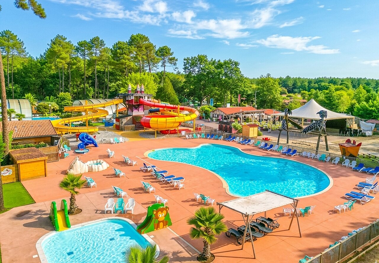 Parc aquatique, toboggans g�ants et piscines au camping CAPFUN Pomme de Pin � Saubion (40).