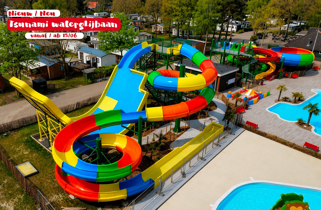 Toboggan g�ant Tsunami et piscines ext�rieures au camping CAPFUN Ponderosa � Ulicoten.