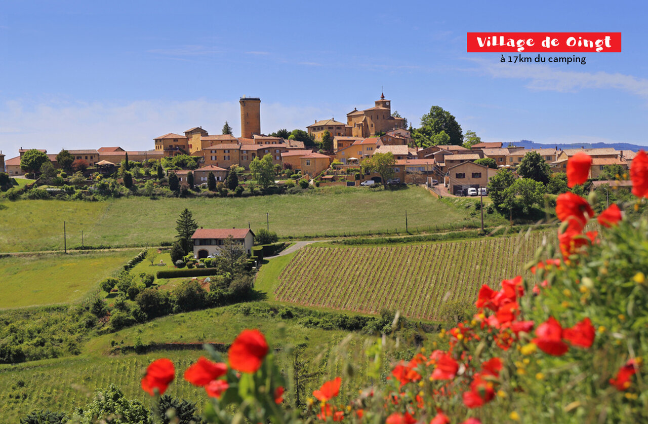 Village m�di�val d'Oingt, un des plus beaux villages de France, pr�s d'Anse.