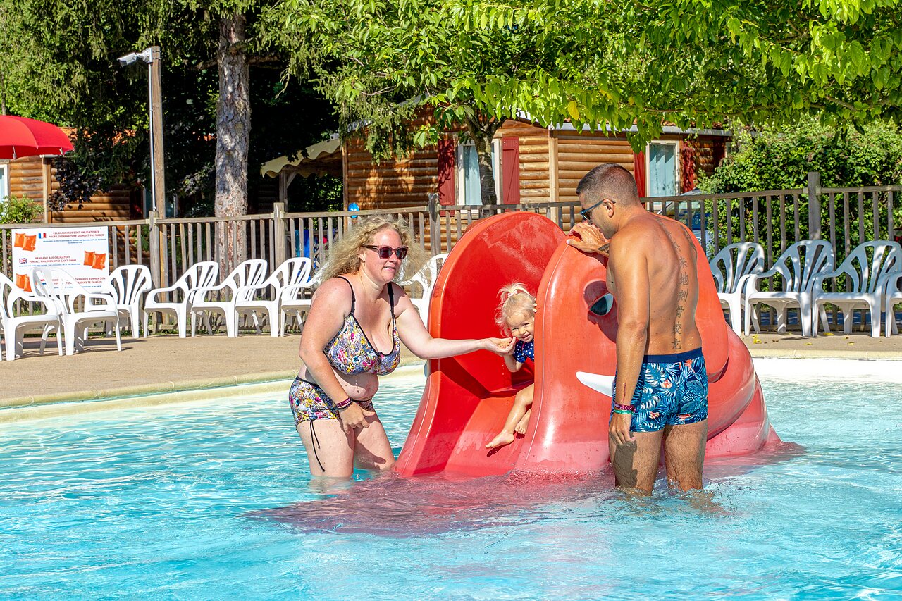 Toboggan enfant, piscine au camping CAPFUN R�gni�re � VILLETTE D'ANTHON (38).