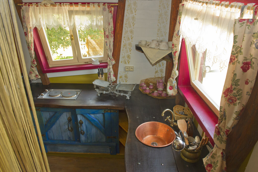 R�gni�re : Maisons dans les arbres, Camping Rhone Alpes - 9