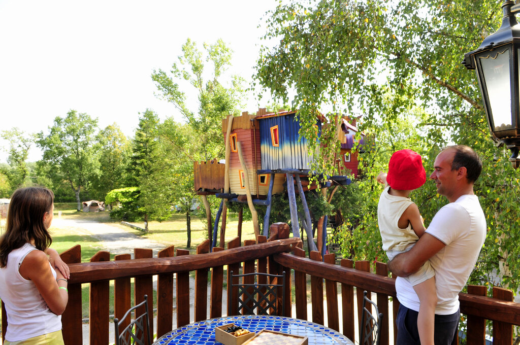 R�gni�re : Maisons dans les arbres, Camping Rhone Alpes - 11