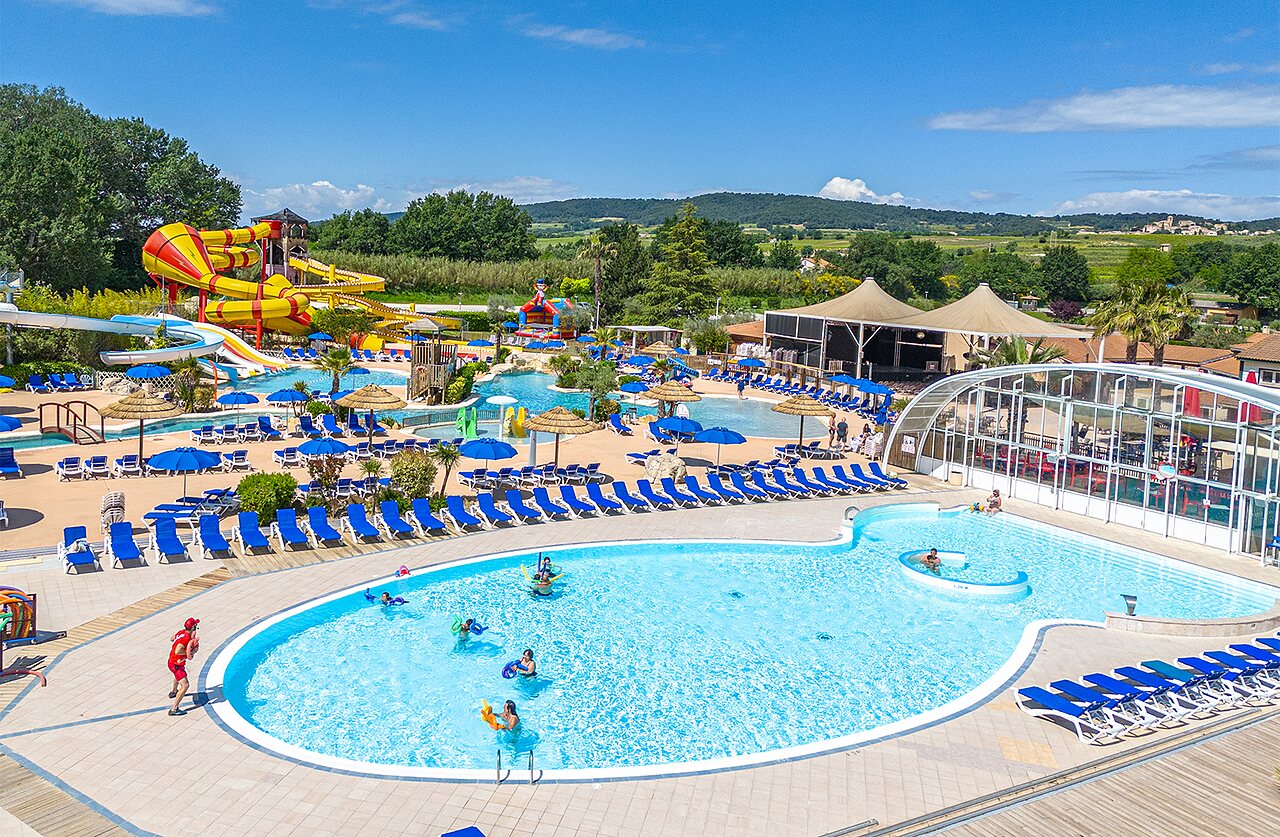 Piscines, toboggans aquatiques et transats au camping CAPFUN Sagittaire � VINSOBRES (26).